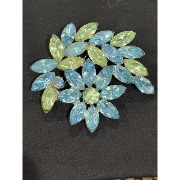 VINTAGE 1950s Rhinestone Flower Brooch - Aqua Blue & Chartreuse Marquise Pin 2" - Picture 5 of 6